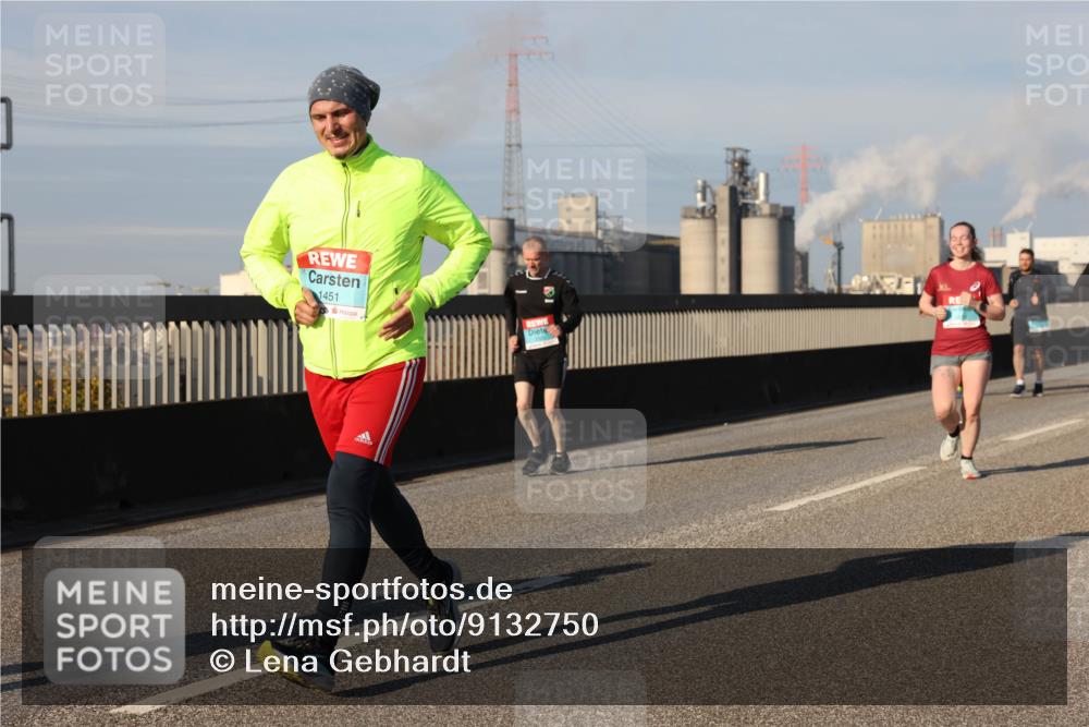 03.10.2025 - Köhlbrandbrückenlauf Lena Gebhardt http://msf.ph/oto/9132750 03.10.2025 09:50:39 Position 2 1451 meine-sportfotos.de