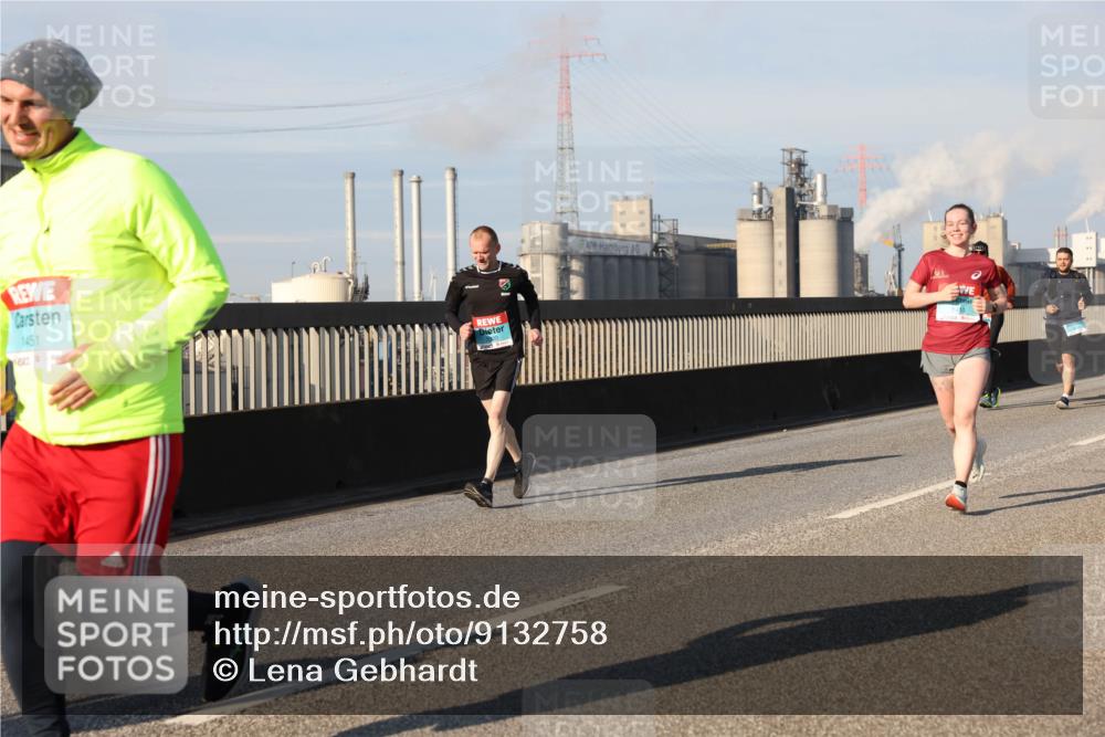 03.10.2025 - Köhlbrandbrückenlauf Lena Gebhardt http://msf.ph/oto/9132758 03.10.2025 09:50:39 Position 2 1451 meine-sportfotos.de