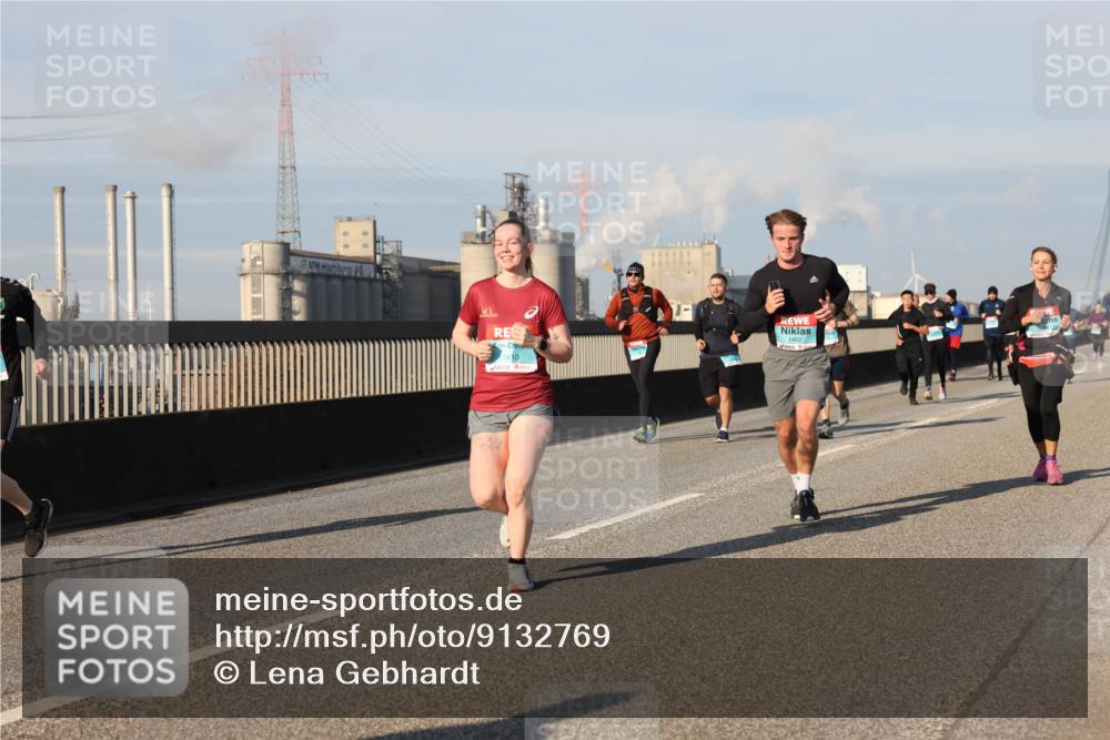 03.10.2025 - Köhlbrandbrückenlauf Lena Gebhardt http://msf.ph/oto/9132769 03.10.2025 09:50:40 Position 2 410 meine-sportfotos.de