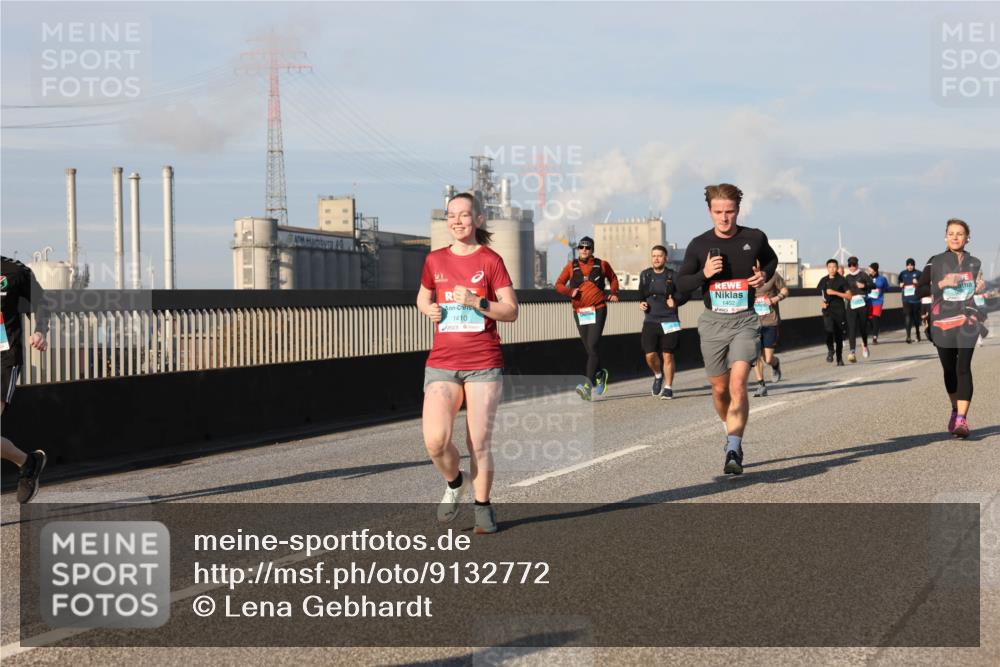 03.10.2025 - Köhlbrandbrückenlauf Lena Gebhardt http://msf.ph/oto/9132772 03.10.2025 09:50:40 Position 2 1410, 1402 meine-sportfotos.de