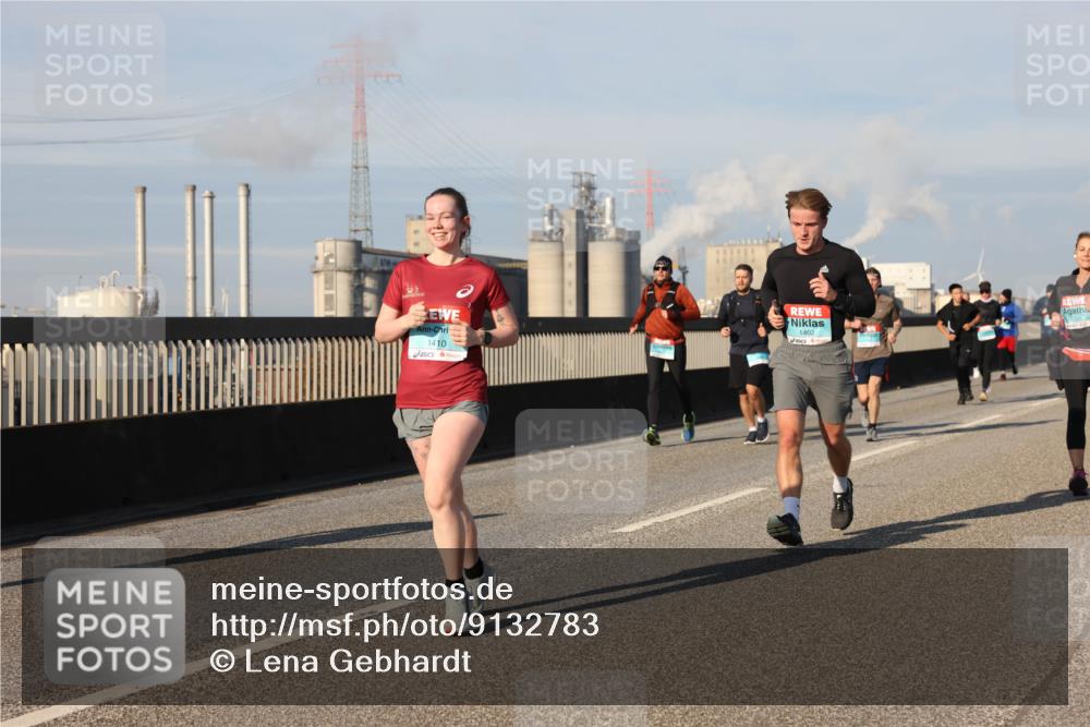 03.10.2025 - Köhlbrandbrückenlauf Lena Gebhardt http://msf.ph/oto/9132783 03.10.2025 09:50:40 Position 2 1410, 1402 meine-sportfotos.de