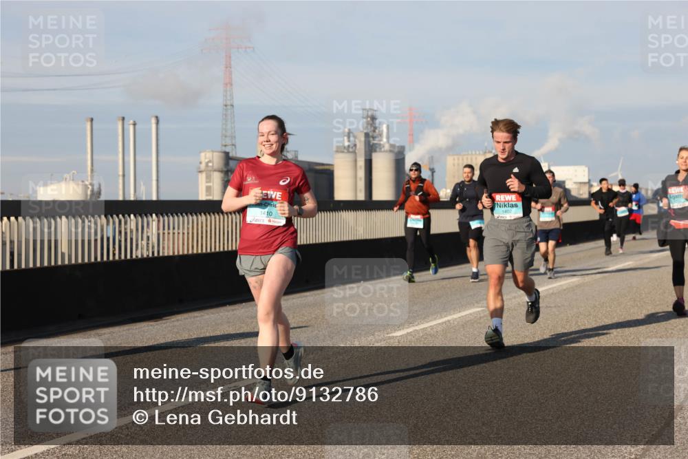 03.10.2025 - Köhlbrandbrückenlauf Lena Gebhardt http://msf.ph/oto/9132786 03.10.2025 09:50:40 Position 2 1410, 1402 meine-sportfotos.de