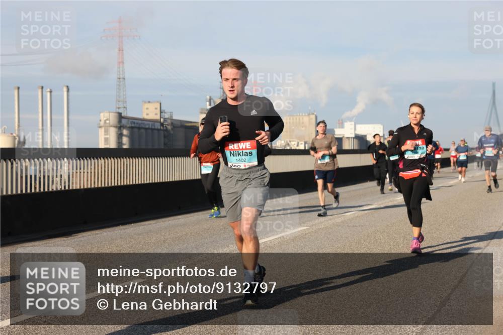 03.10.2025 - Köhlbrandbrückenlauf Lena Gebhardt http://msf.ph/oto/9132797 03.10.2025 09:50:41 Position 2 1402 meine-sportfotos.de