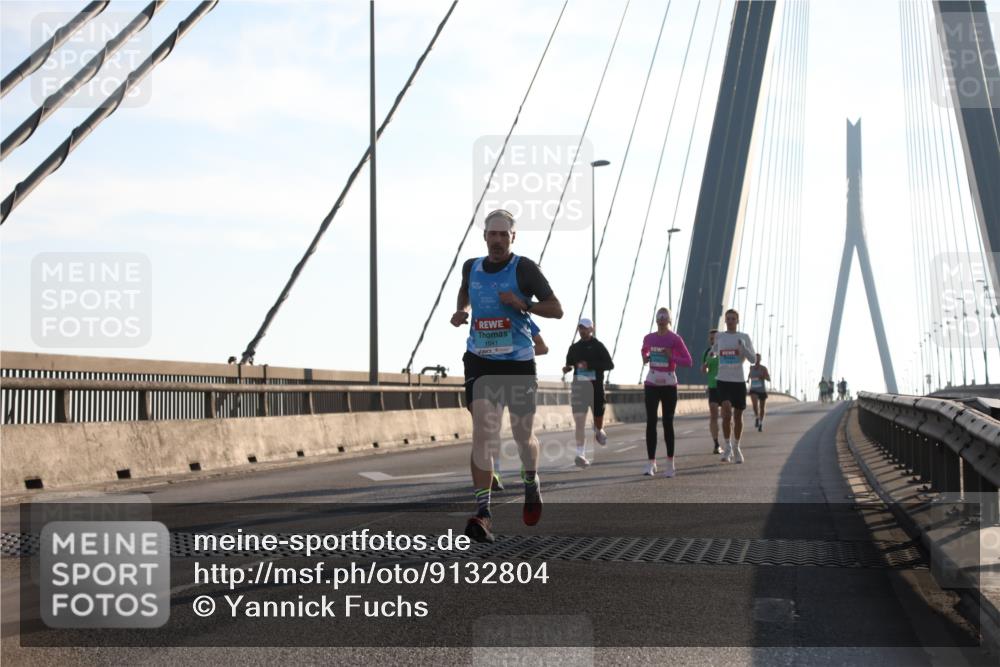 03.10.2025 - Köhlbrandbrückenlauf Yannick Fuchs http://msf.ph/oto/9132804 03.10.2025 08:19:21 Position 1 1041 meine-sportfotos.de