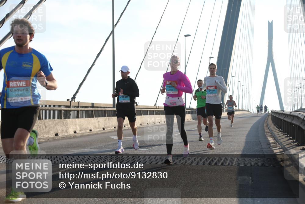 03.10.2025 - Köhlbrandbrückenlauf Yannick Fuchs http://msf.ph/oto/9132830 03.10.2025 08:19:23 Position 1 3304, 3203 meine-sportfotos.de