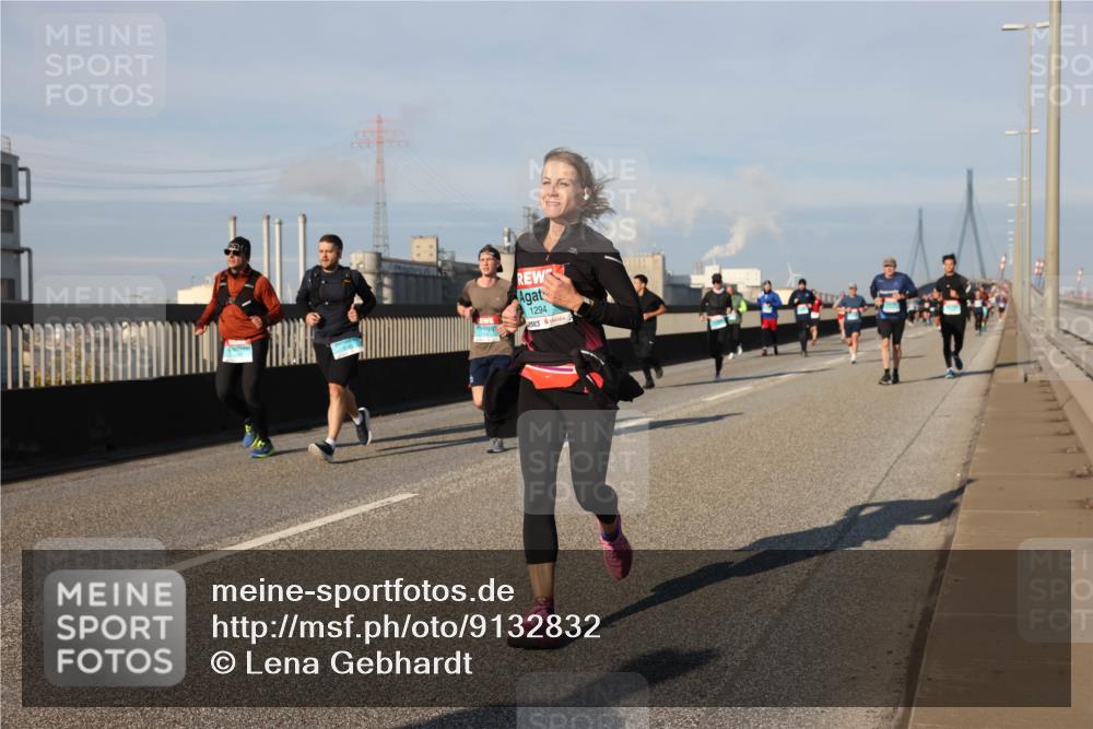 03.10.2025 - Köhlbrandbrückenlauf Lena Gebhardt http://msf.ph/oto/9132832 03.10.2025 09:50:43 Position 2 1294 meine-sportfotos.de