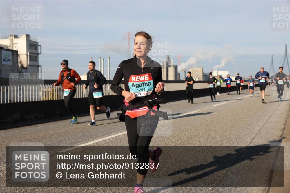 03.10.2025 - Köhlbrandbrückenlauf Lena Gebhardt http://msf.ph/oto/9132837 03.10.2025 09:50:44 Position 2 1294 meine-sportfotos.de