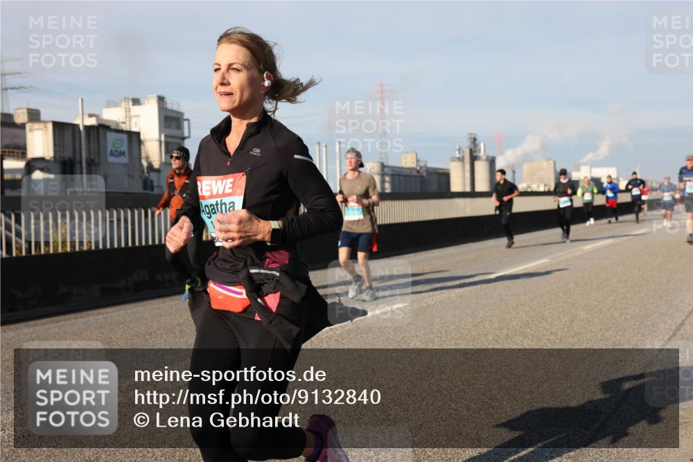 03.10.2025 - Köhlbrandbrückenlauf Lena Gebhardt http://msf.ph/oto/9132840 03.10.2025 09:50:44 Position 2  meine-sportfotos.de