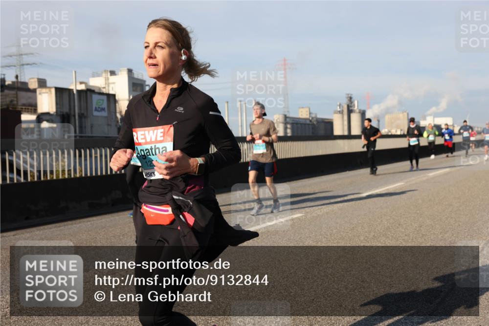 03.10.2025 - Köhlbrandbrückenlauf Lena Gebhardt http://msf.ph/oto/9132844 03.10.2025 09:50:44 Position 2 12 meine-sportfotos.de