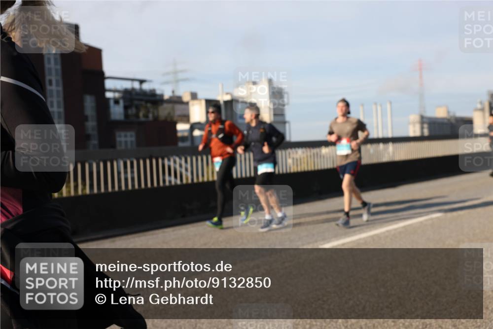 03.10.2025 - Köhlbrandbrückenlauf Lena Gebhardt http://msf.ph/oto/9132850 03.10.2025 09:50:45 Position 2  meine-sportfotos.de