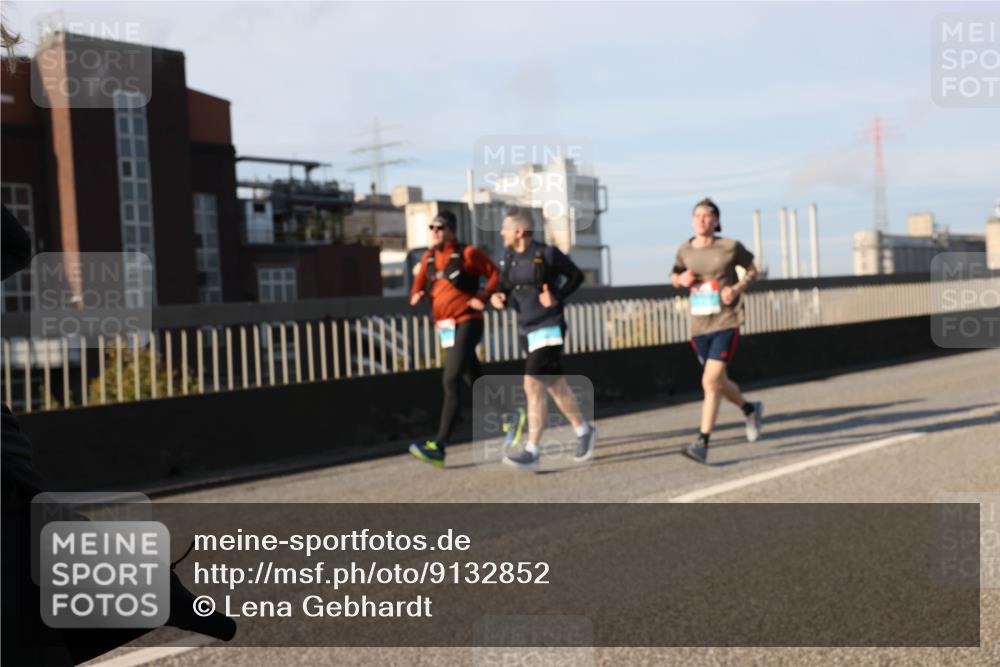03.10.2025 - Köhlbrandbrückenlauf Lena Gebhardt http://msf.ph/oto/9132852 03.10.2025 09:50:45 Position 2  meine-sportfotos.de