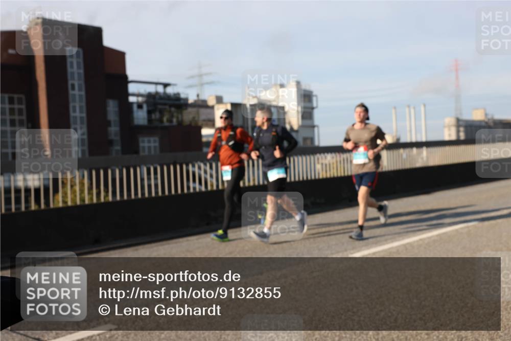 03.10.2025 - Köhlbrandbrückenlauf Lena Gebhardt http://msf.ph/oto/9132855 03.10.2025 09:50:45 Position 2  meine-sportfotos.de