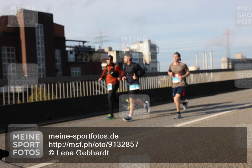 03.10.2025 - Köhlbrandbrückenlauf Lena Gebhardt http://msf.ph/oto/9132857 03.10.2025 09:50:45 Position 2  meine-sportfotos.de