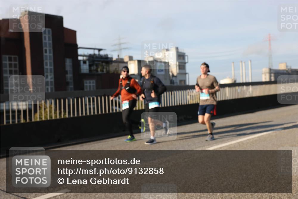03.10.2025 - Köhlbrandbrückenlauf Lena Gebhardt http://msf.ph/oto/9132858 03.10.2025 09:50:45 Position 2  meine-sportfotos.de