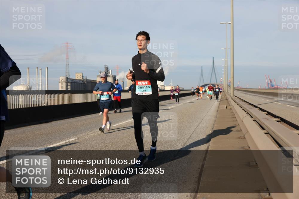 03.10.2025 - Köhlbrandbrückenlauf Lena Gebhardt http://msf.ph/oto/9132935 03.10.2025 09:50:49 Position 2 1089 meine-sportfotos.de