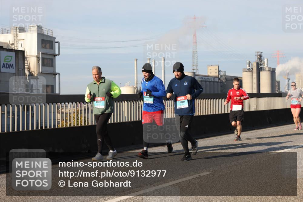 03.10.2025 - Köhlbrandbrückenlauf Lena Gebhardt http://msf.ph/oto/9132977 03.10.2025 09:50:52 Position 2 3121, 3120, 3119 meine-sportfotos.de