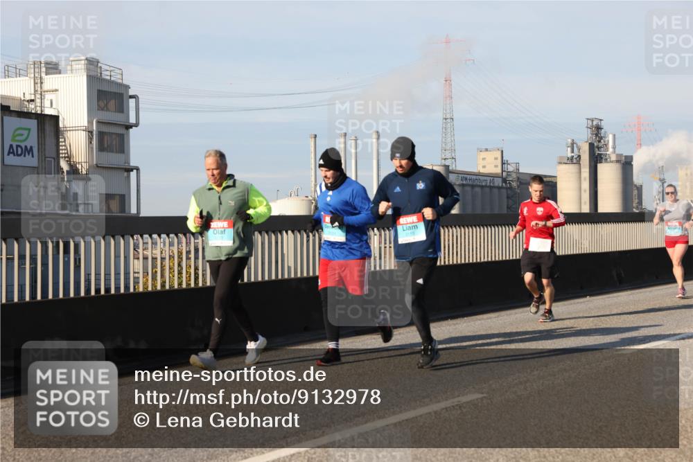 03.10.2025 - Köhlbrandbrückenlauf Lena Gebhardt http://msf.ph/oto/9132978 03.10.2025 09:50:52 Position 2  meine-sportfotos.de
