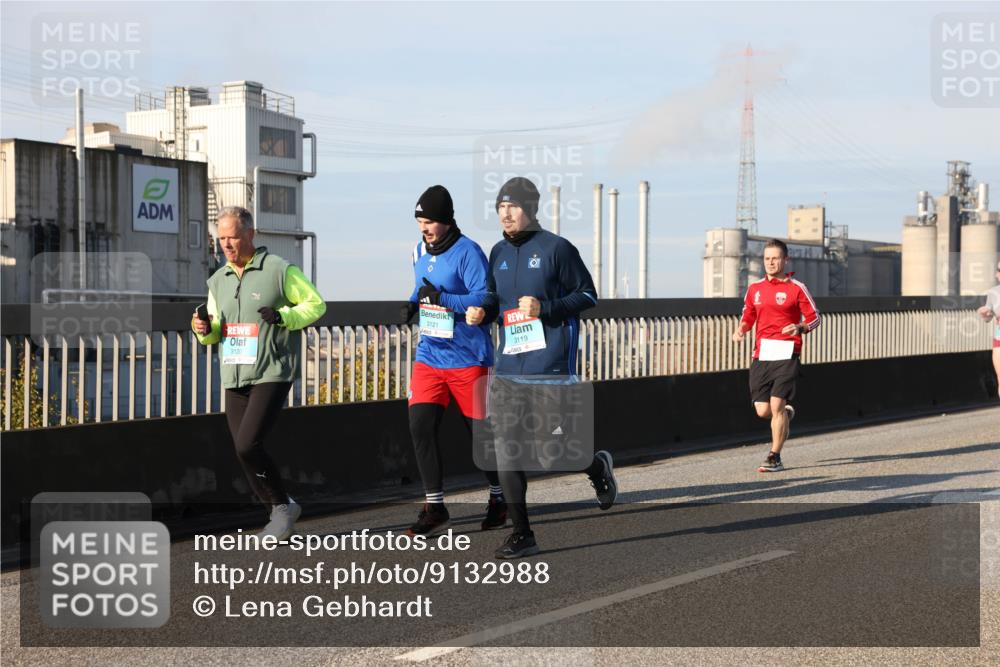 03.10.2025 - Köhlbrandbrückenlauf Lena Gebhardt http://msf.ph/oto/9132988 03.10.2025 09:50:53 Position 2 3120, 3121, 3119 meine-sportfotos.de