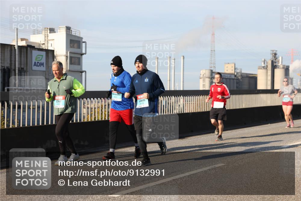 03.10.2025 - Köhlbrandbrückenlauf Lena Gebhardt http://msf.ph/oto/9132991 03.10.2025 09:50:53 Position 2 3120, 3121, 3119 meine-sportfotos.de