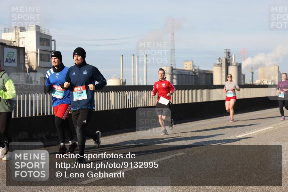 03.10.2025 - Köhlbrandbrückenlauf Lena Gebhardt http://msf.ph/oto/9132995 03.10.2025 09:50:53 Position 2 3121, 3119 meine-sportfotos.de