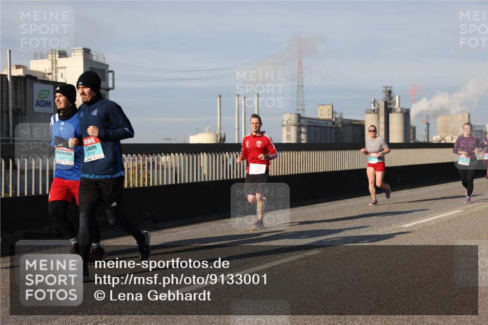 03.10.2025 - Köhlbrandbrückenlauf Lena Gebhardt http://msf.ph/oto/9133001 03.10.2025 09:50:54 Position 2 3121, 3119 meine-sportfotos.de