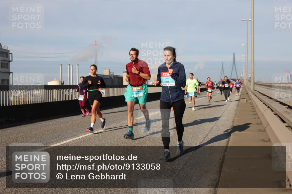 03.10.2025 - Köhlbrandbrückenlauf Lena Gebhardt http://msf.ph/oto/9133058 03.10.2025 09:50:59 Position 2 3838 meine-sportfotos.de