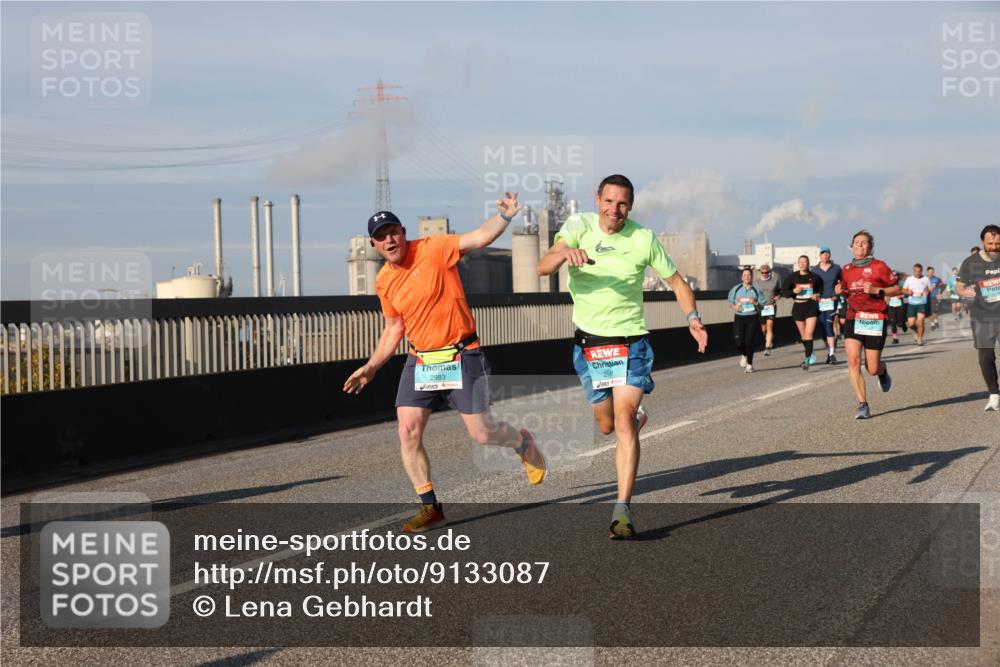 03.10.2025 - Köhlbrandbrückenlauf Lena Gebhardt http://msf.ph/oto/9133087 03.10.2025 09:51:01 Position 2 2983, 2981 meine-sportfotos.de
