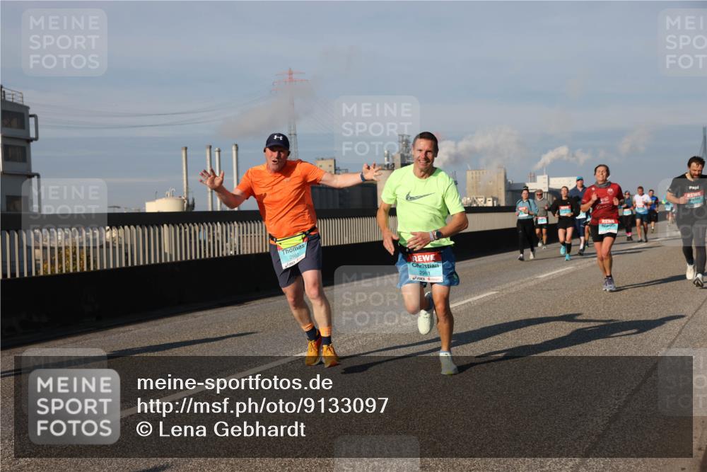 03.10.2025 - Köhlbrandbrückenlauf Lena Gebhardt http://msf.ph/oto/9133097 03.10.2025 09:51:01 Position 2 2983, 2981 meine-sportfotos.de