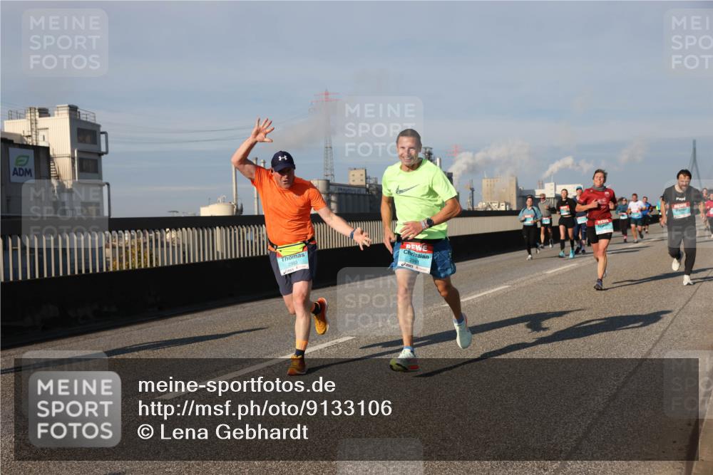 03.10.2025 - Köhlbrandbrückenlauf Lena Gebhardt http://msf.ph/oto/9133106 03.10.2025 09:51:01 Position 2 2983, 2981 meine-sportfotos.de