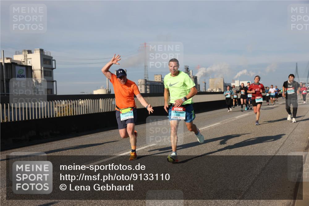 03.10.2025 - Köhlbrandbrückenlauf Lena Gebhardt http://msf.ph/oto/9133110 03.10.2025 09:51:01 Position 2 2983, 2981 meine-sportfotos.de