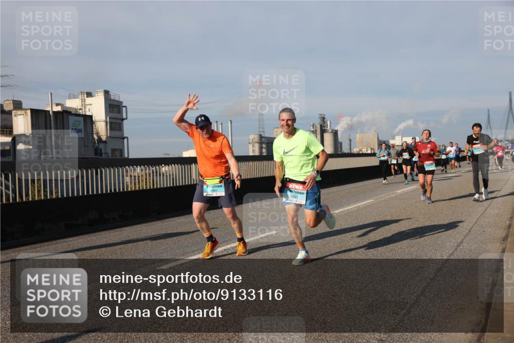 03.10.2025 - Köhlbrandbrückenlauf Lena Gebhardt http://msf.ph/oto/9133116 03.10.2025 09:51:01 Position 2 2981 meine-sportfotos.de