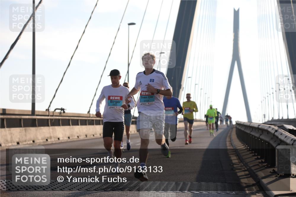 03.10.2025 - Köhlbrandbrückenlauf Yannick Fuchs http://msf.ph/oto/9133133 03.10.2025 08:20:01 Position 1 2176, 3154 meine-sportfotos.de