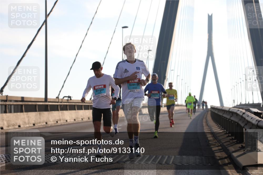03.10.2025 - Köhlbrandbrückenlauf Yannick Fuchs http://msf.ph/oto/9133140 03.10.2025 08:20:01 Position 1 2176, 3154 meine-sportfotos.de