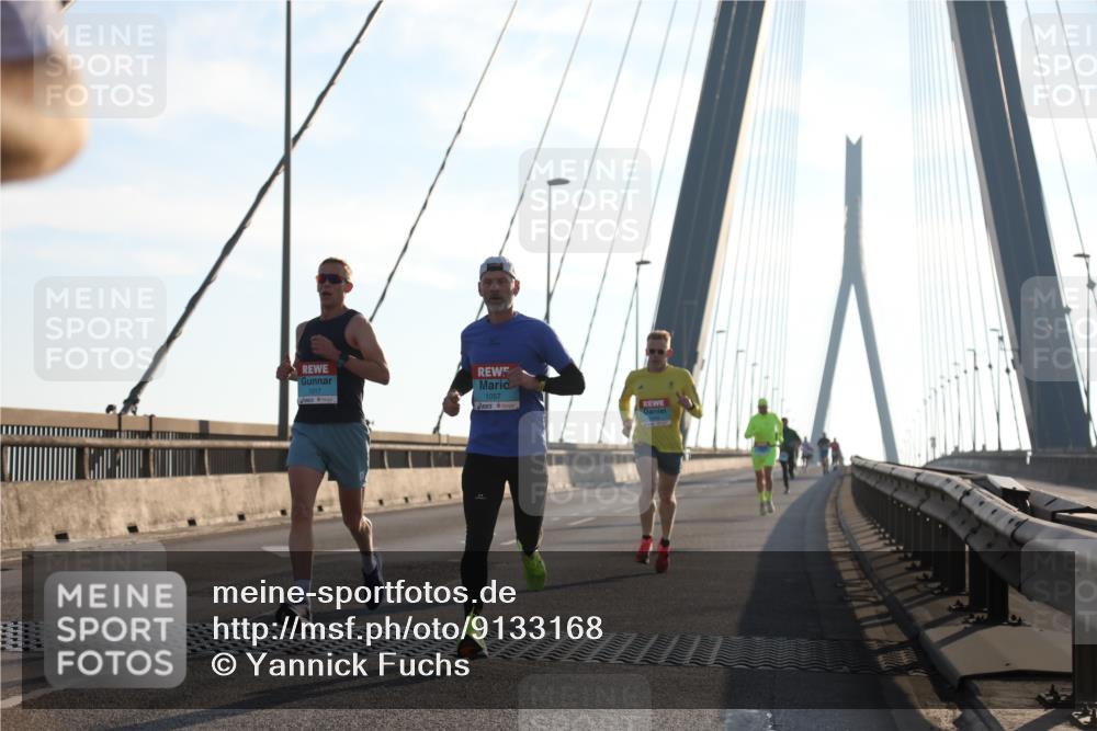 03.10.2025 - Köhlbrandbrückenlauf Yannick Fuchs http://msf.ph/oto/9133168 03.10.2025 08:20:03 Position 1 1017, 1057 meine-sportfotos.de