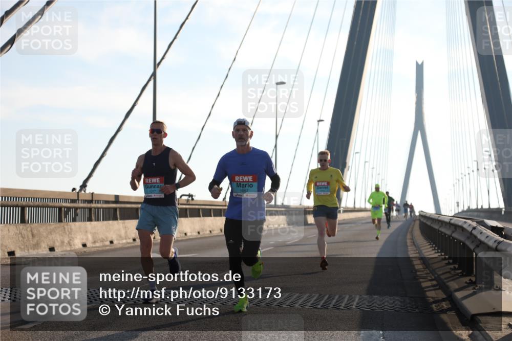 03.10.2025 - Köhlbrandbrückenlauf Yannick Fuchs http://msf.ph/oto/9133173 03.10.2025 08:20:03 Position 1 1017, 1057 meine-sportfotos.de