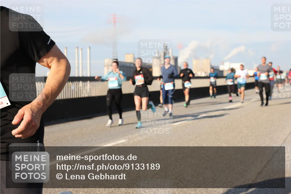 03.10.2025 - Köhlbrandbrückenlauf Lena Gebhardt http://msf.ph/oto/9133189 03.10.2025 09:51:05 Position 2  meine-sportfotos.de