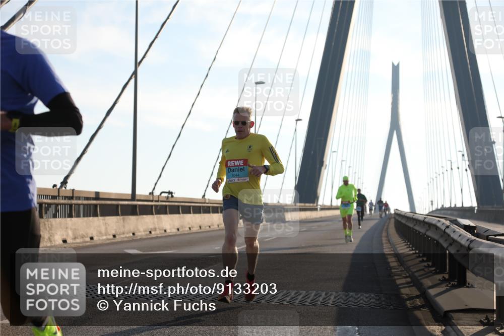 03.10.2025 - Köhlbrandbrückenlauf Yannick Fuchs http://msf.ph/oto/9133203 03.10.2025 08:20:04 Position 1 1044 meine-sportfotos.de