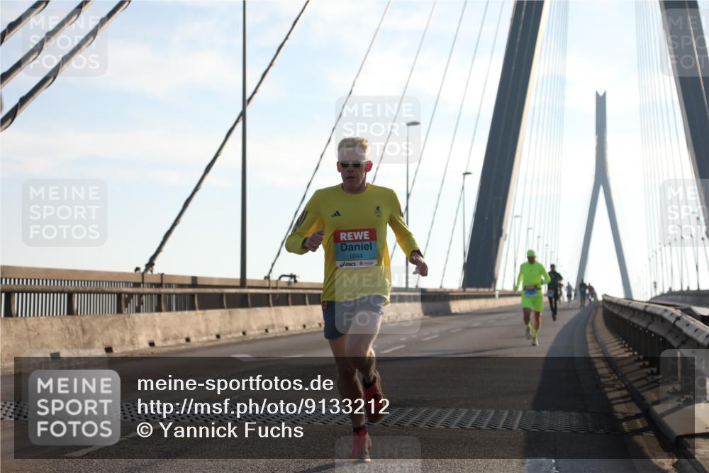 03.10.2025 - Köhlbrandbrückenlauf Yannick Fuchs http://msf.ph/oto/9133212 03.10.2025 08:20:04 Position 1 1044 meine-sportfotos.de