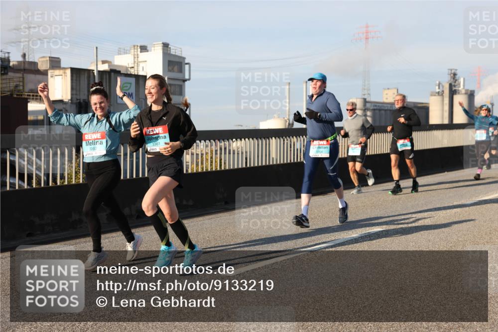 03.10.2025 - Köhlbrandbrückenlauf Lena Gebhardt http://msf.ph/oto/9133219 03.10.2025 09:51:06 Position 2 3362, 3361, 1364 meine-sportfotos.de
