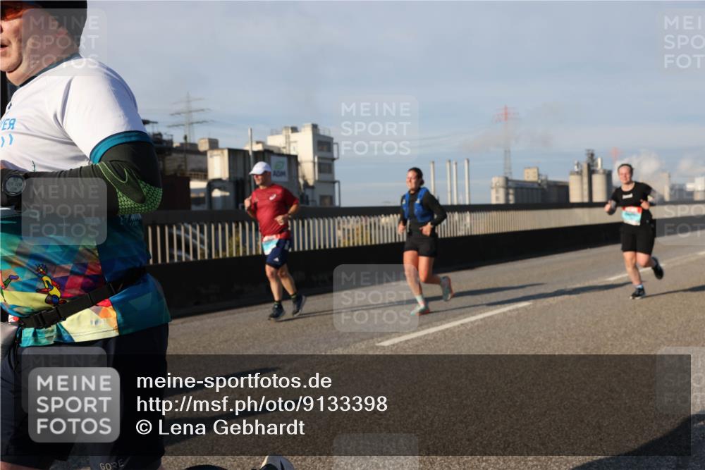 03.10.2025 - Köhlbrandbrückenlauf Lena Gebhardt http://msf.ph/oto/9133398 03.10.2025 09:51:18 Position 2 50, 27, 50, 27515 meine-sportfotos.de