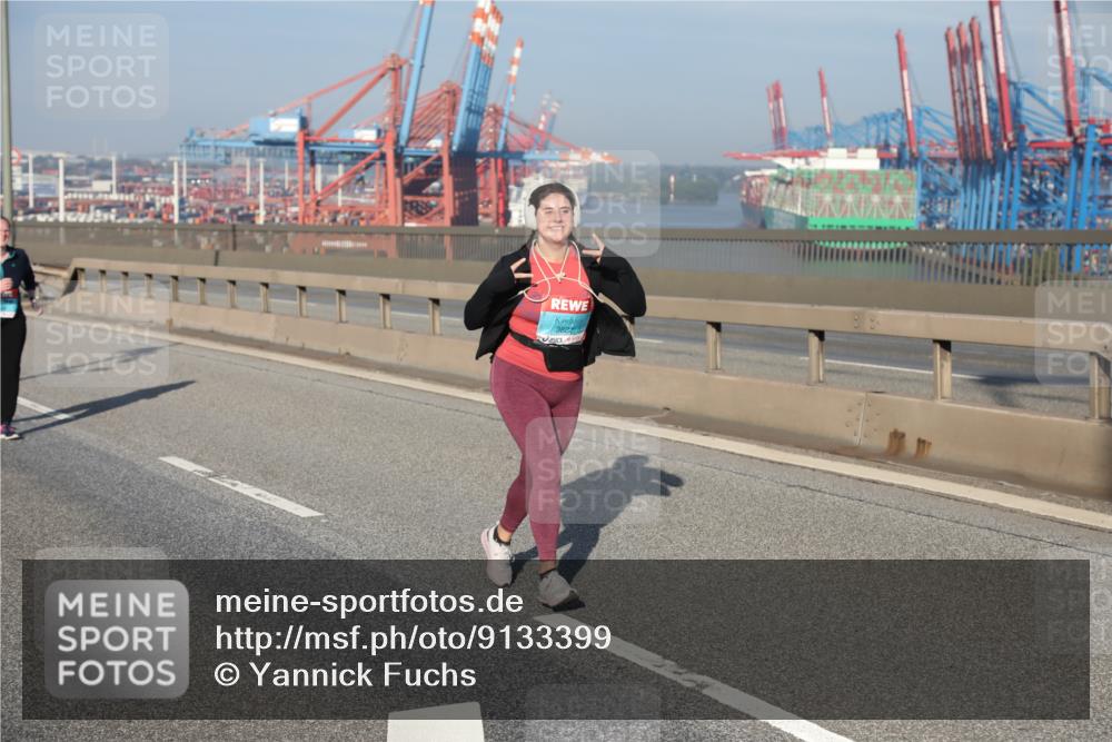 03.10.2025 - Köhlbrandbrückenlauf Yannick Fuchs http://msf.ph/oto/9133399 03.10.2025 09:05:57 Position 2 3822 meine-sportfotos.de