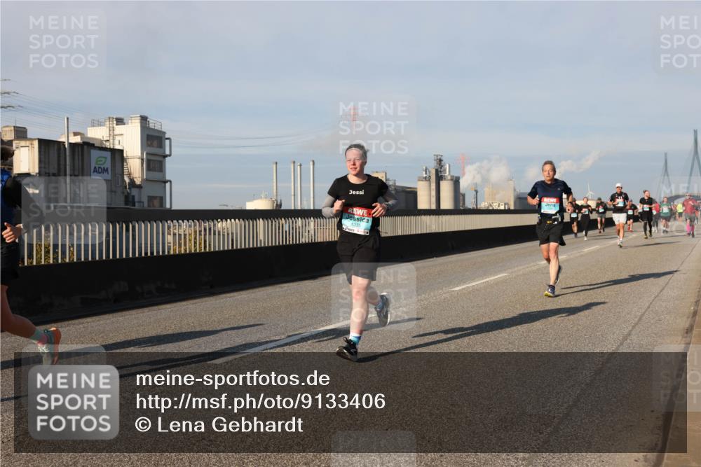 03.10.2025 - Köhlbrandbrückenlauf Lena Gebhardt http://msf.ph/oto/9133406 03.10.2025 09:51:19 Position 2 1335 meine-sportfotos.de