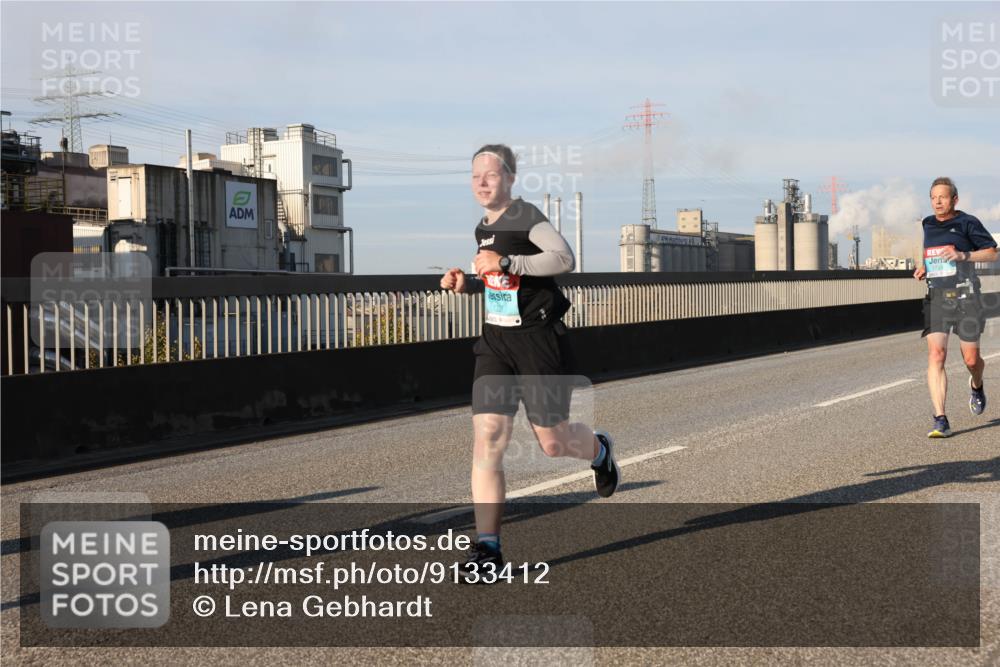 03.10.2025 - Köhlbrandbrückenlauf Lena Gebhardt http://msf.ph/oto/9133412 03.10.2025 09:51:19 Position 2  meine-sportfotos.de