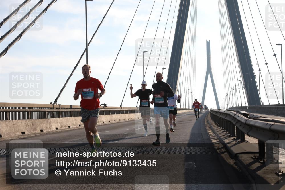 03.10.2025 - Köhlbrandbrückenlauf Yannick Fuchs http://msf.ph/oto/9133435 03.10.2025 08:20:20 Position 1 2402 meine-sportfotos.de