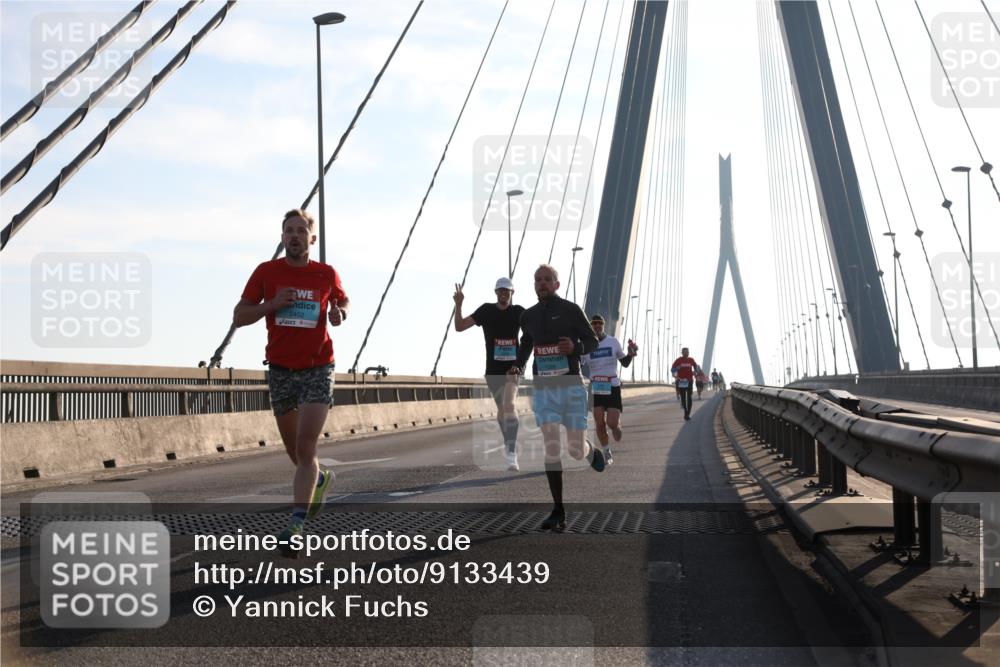 03.10.2025 - Köhlbrandbrückenlauf Yannick Fuchs http://msf.ph/oto/9133439 03.10.2025 08:20:20 Position 1 2402 meine-sportfotos.de