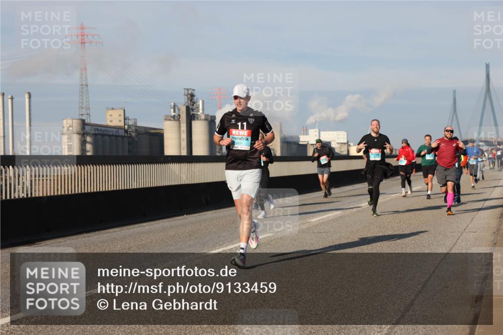 03.10.2025 - Köhlbrandbrückenlauf Lena Gebhardt http://msf.ph/oto/9133459 03.10.2025 09:51:23 Position 2 11, 2431 meine-sportfotos.de
