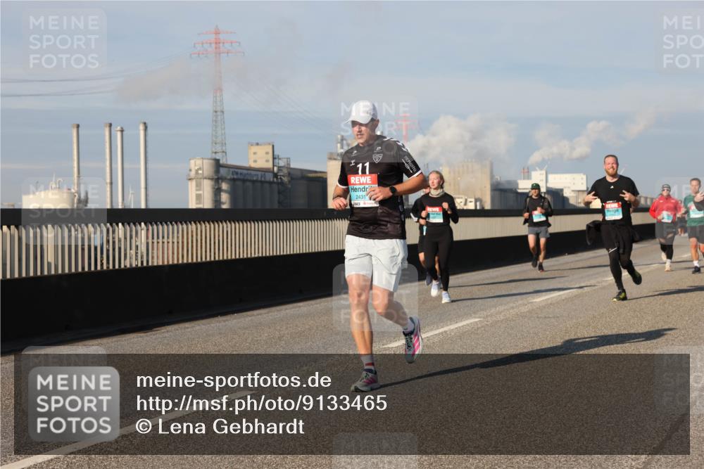 03.10.2025 - Köhlbrandbrückenlauf Lena Gebhardt http://msf.ph/oto/9133465 03.10.2025 09:51:24 Position 2 11, 2431 meine-sportfotos.de