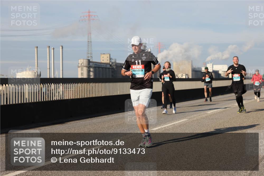 03.10.2025 - Köhlbrandbrückenlauf Lena Gebhardt http://msf.ph/oto/9133473 03.10.2025 09:51:24 Position 2 10, 11, 2431 meine-sportfotos.de