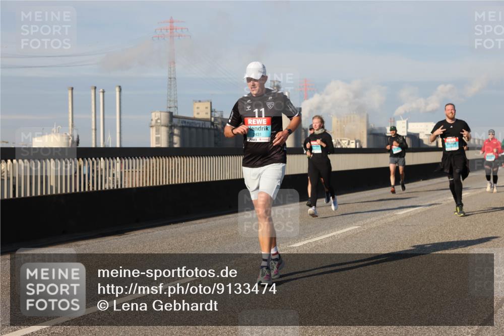 03.10.2025 - Köhlbrandbrückenlauf Lena Gebhardt http://msf.ph/oto/9133474 03.10.2025 09:51:24 Position 2 11, 2431 meine-sportfotos.de