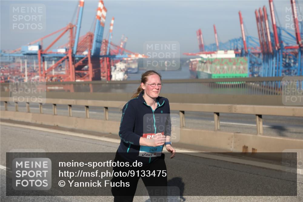 03.10.2025 - Köhlbrandbrückenlauf Yannick Fuchs http://msf.ph/oto/9133475 03.10.2025 09:06:02 Position 2 2428 meine-sportfotos.de